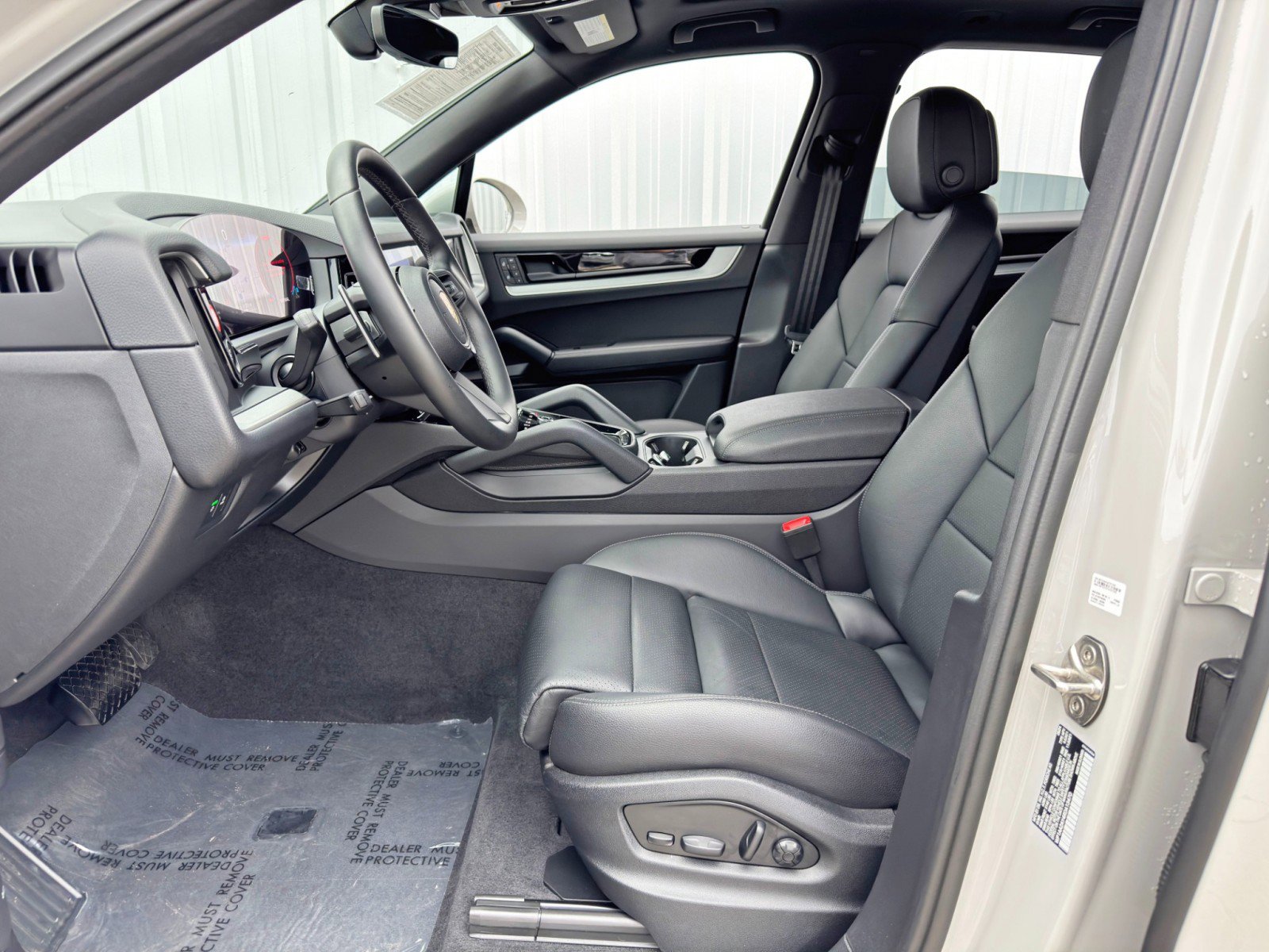 Used 2024 Porsche Cayenne w/ Premium Package image 17