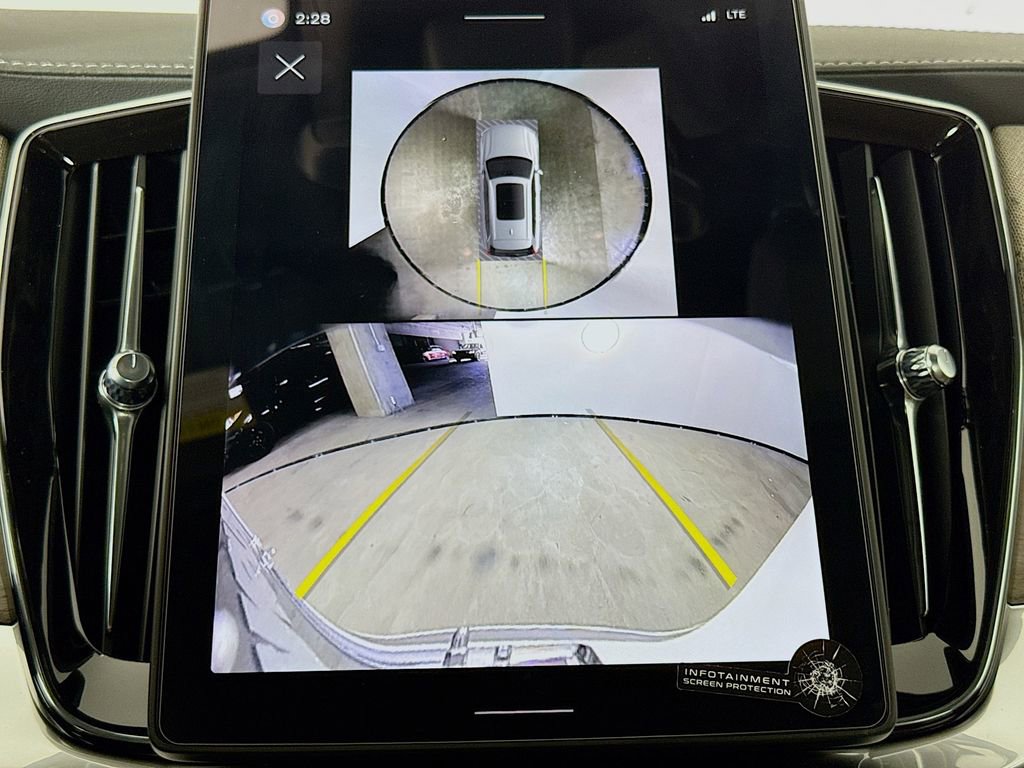 New 2026 Volvo XC90 B6 Plus w/ Protection Package Premier image 13