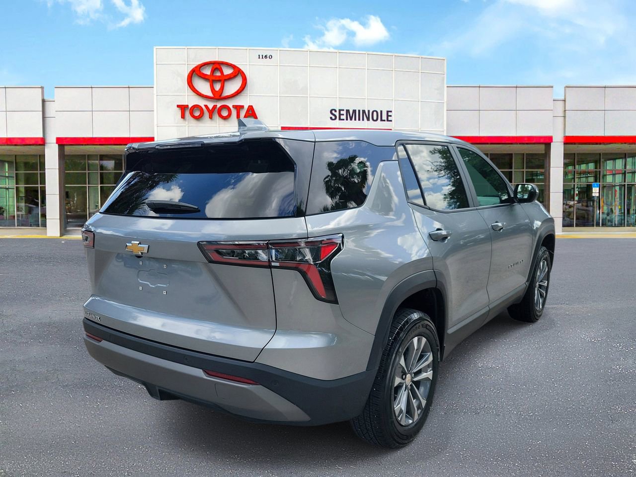 Used 2025 Chevrolet Equinox LT image 3