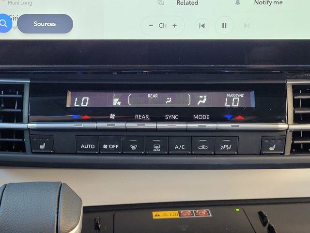 Used 2025 Toyota Sienna XLE image 25