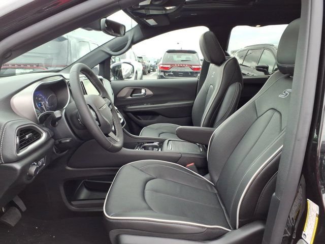 New 2027 Chrysler Pacifica Limited AWD/4WD image 14