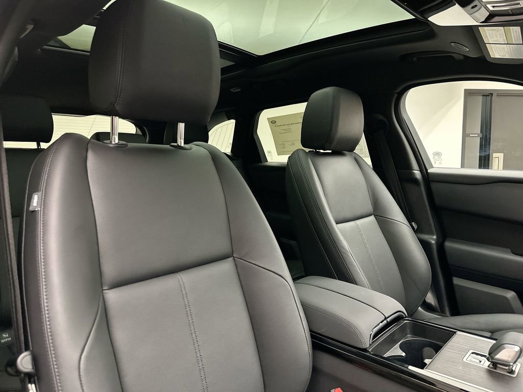 Certified 2026 Land Rover Range Rover Velar Dynamic SE AWD/4WD image 18