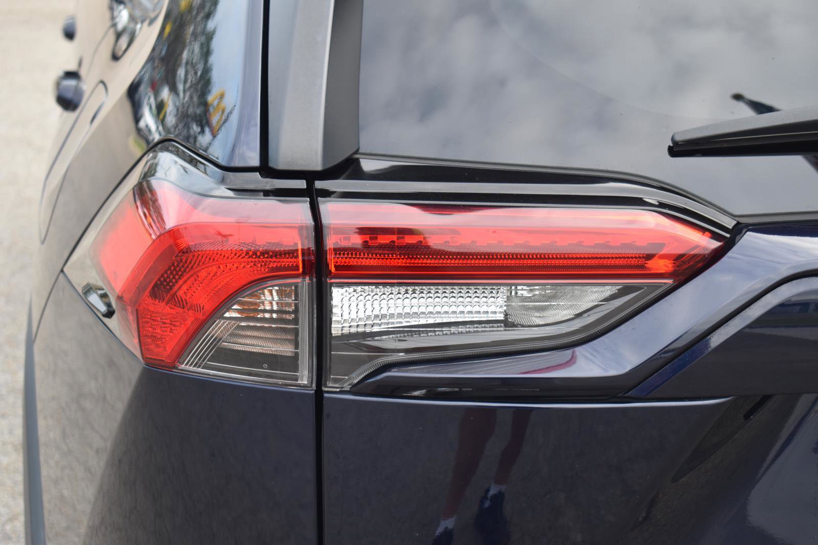 Used 2020 Toyota RAV4 XLE Premium FWD image 7