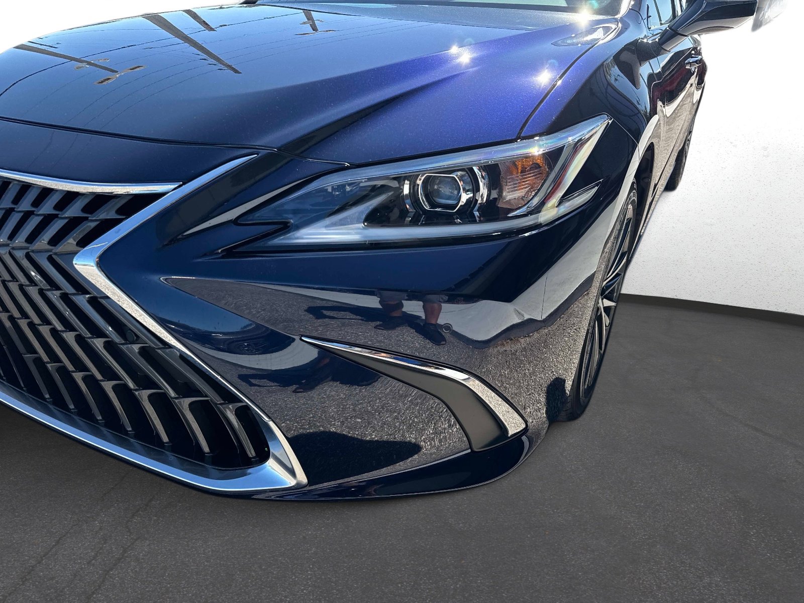 Used 2025 Lexus ES 350 w/ Premium Package FWD image 9