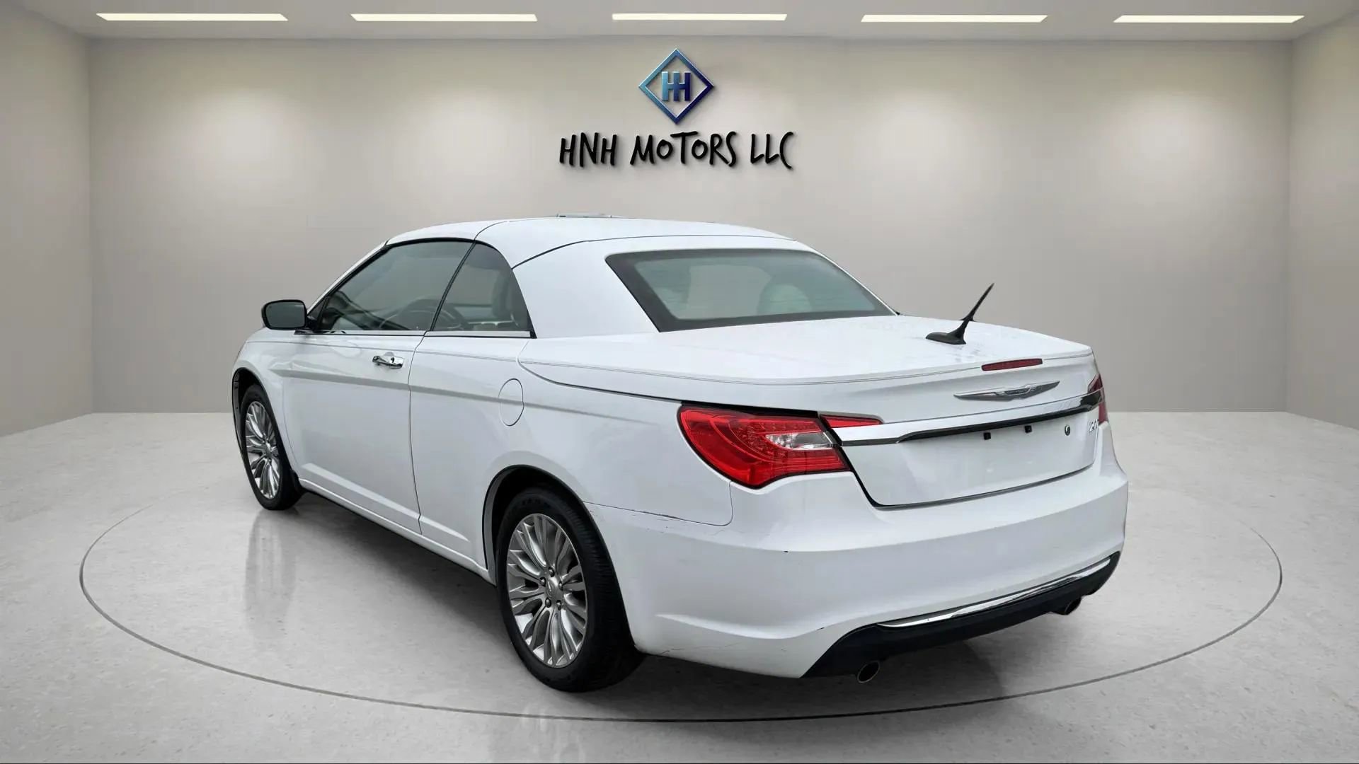 Used 2013 Chrysler 200 Limited image 3