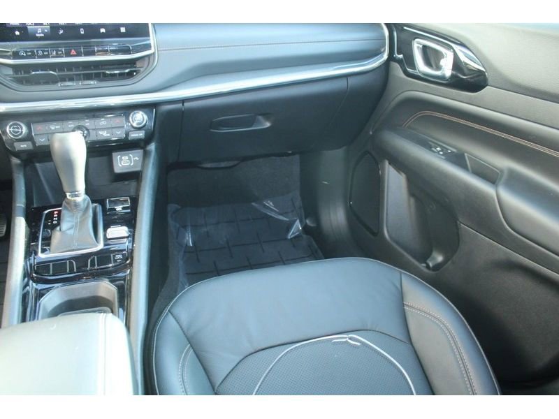 Used 2022 Jeep Compass Limited image 19