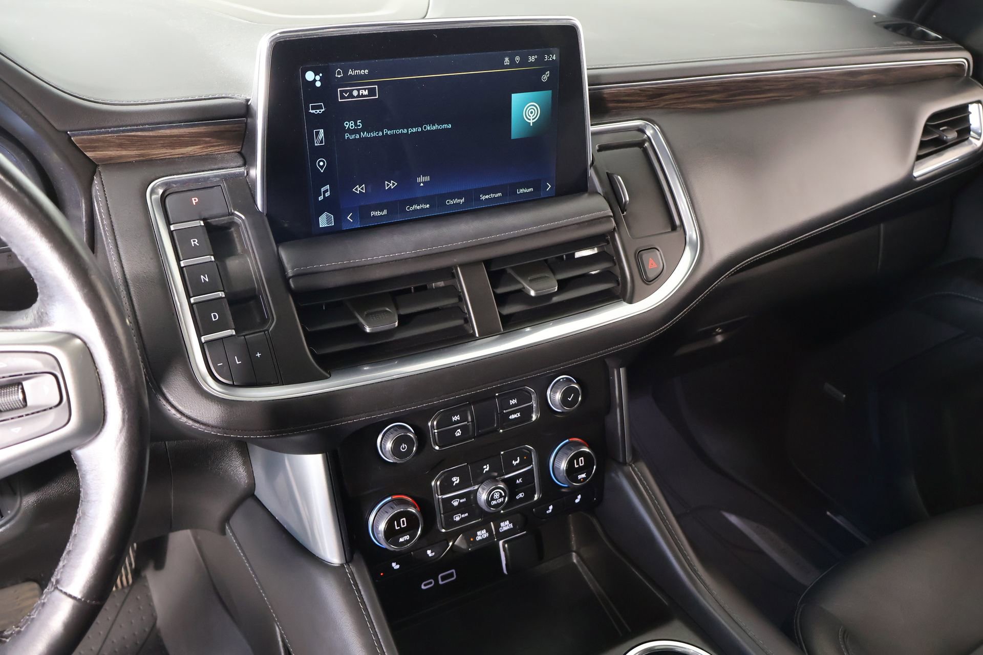 Used 2023 Chevrolet Suburban LT w/ Luxury Package image 4