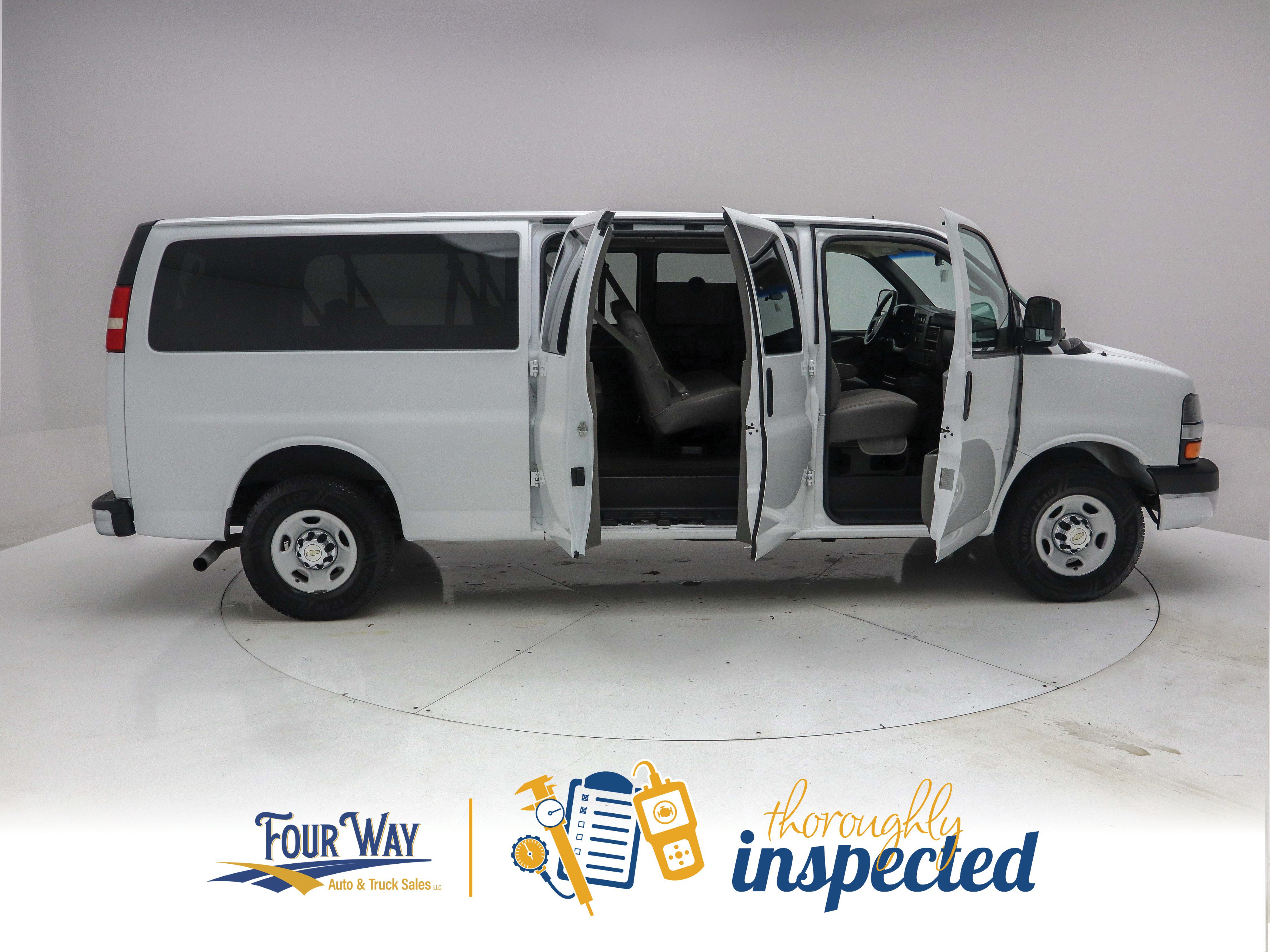 Used 2015 Chevrolet Express 3500 LT w/ LT Preferred Equipment Group RWD image 3