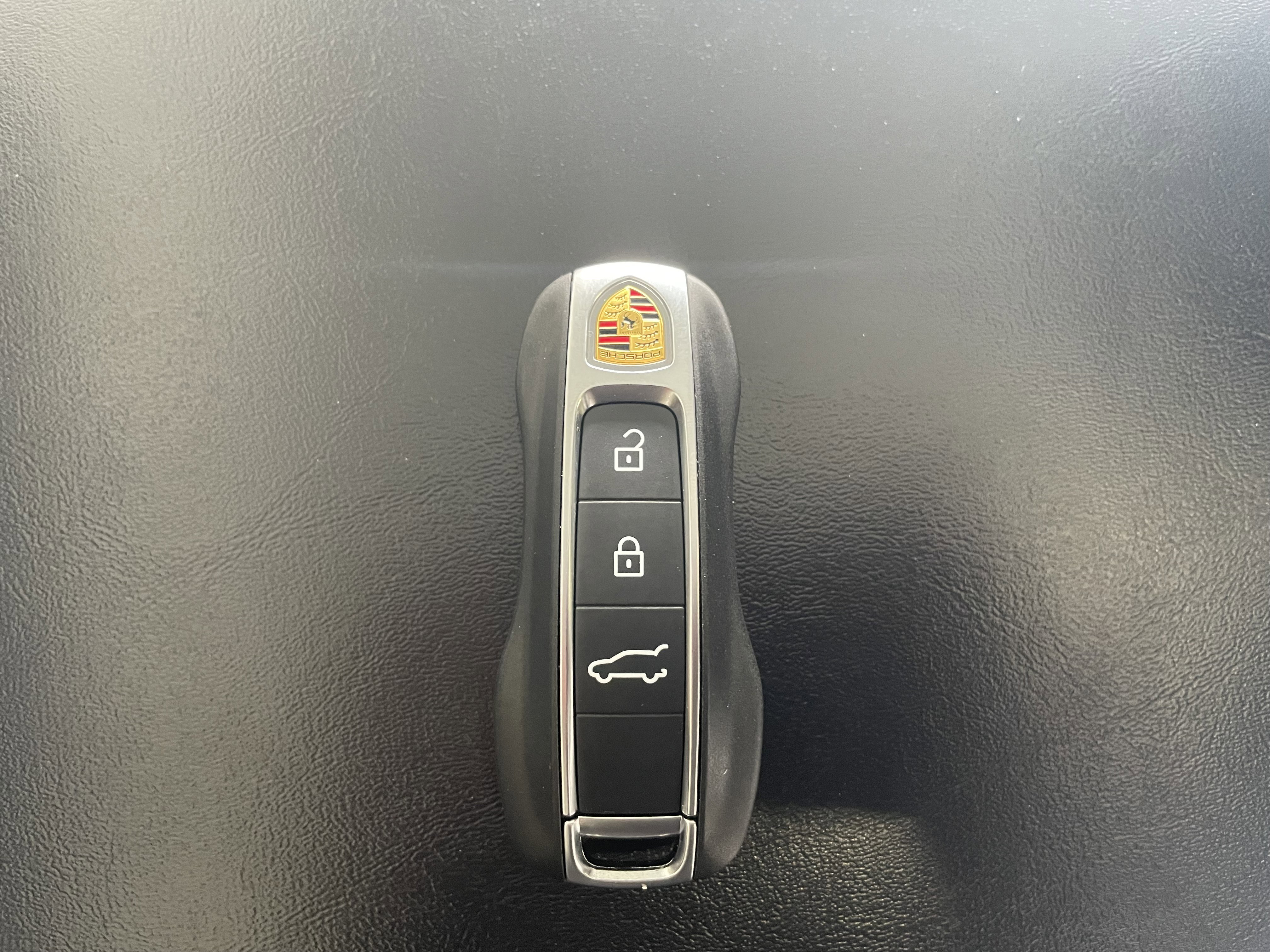 Used 2025 Porsche Cayenne image 25