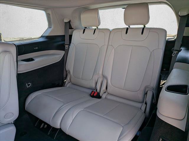 Used 2021 Jeep Grand Cherokee L Overland w/ Luxury Tech Group IV AWD/4WD image 19