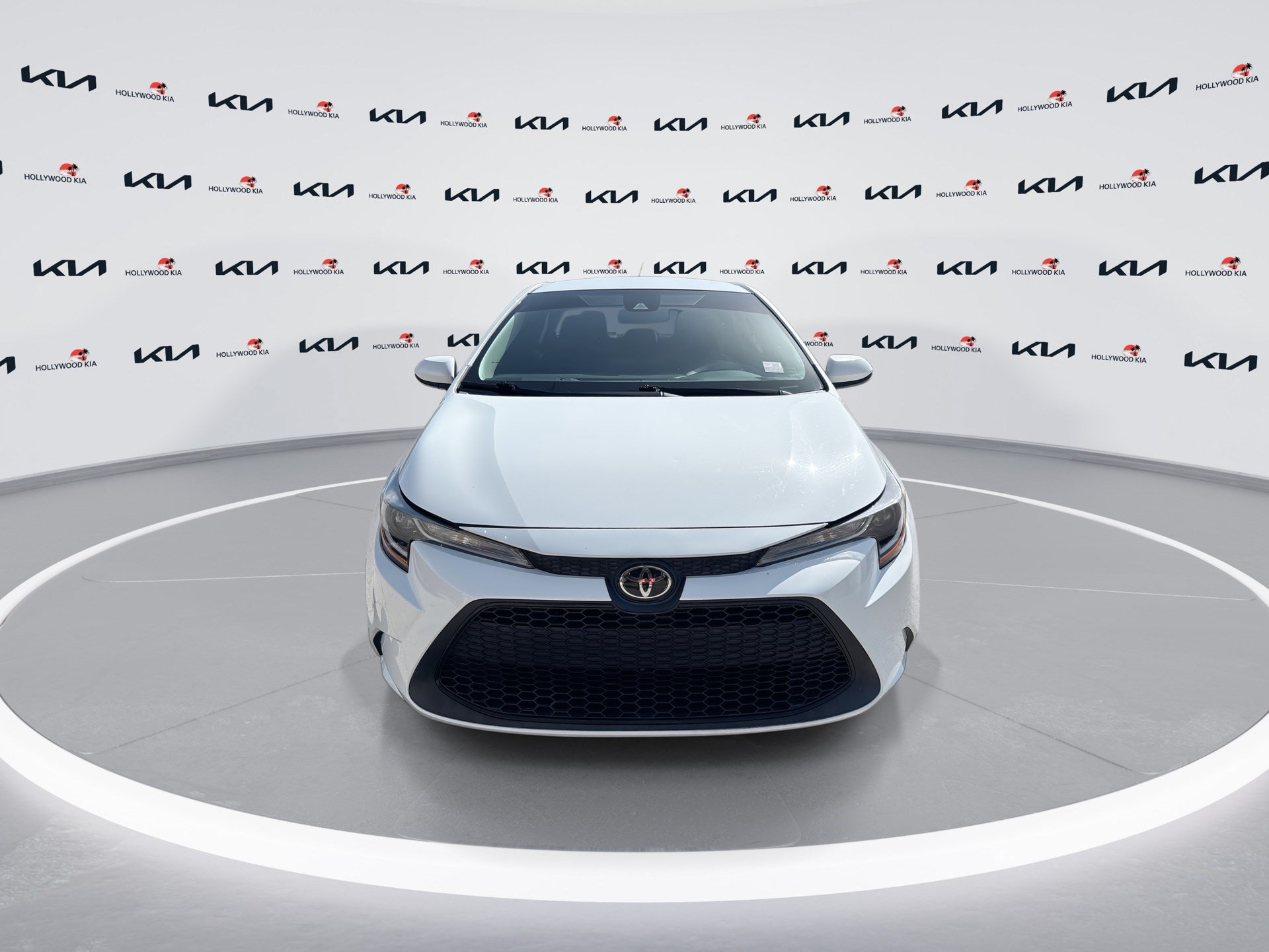 Used 2022 Toyota Corolla LE FWD image 3