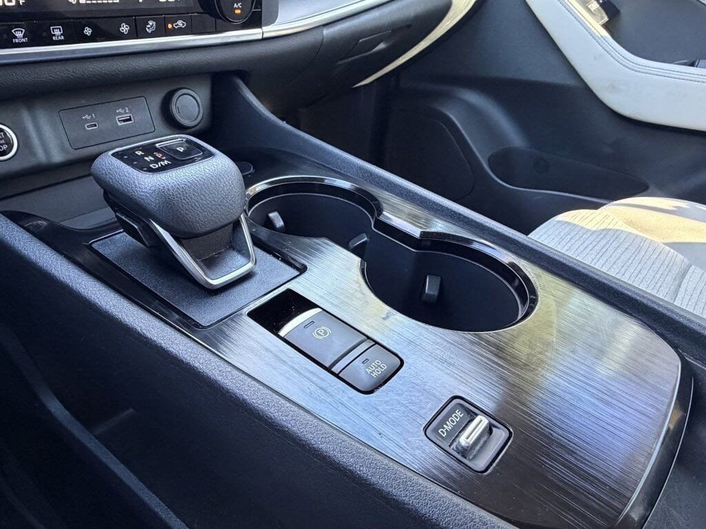 Certified 2023 Nissan Rogue SV image 16