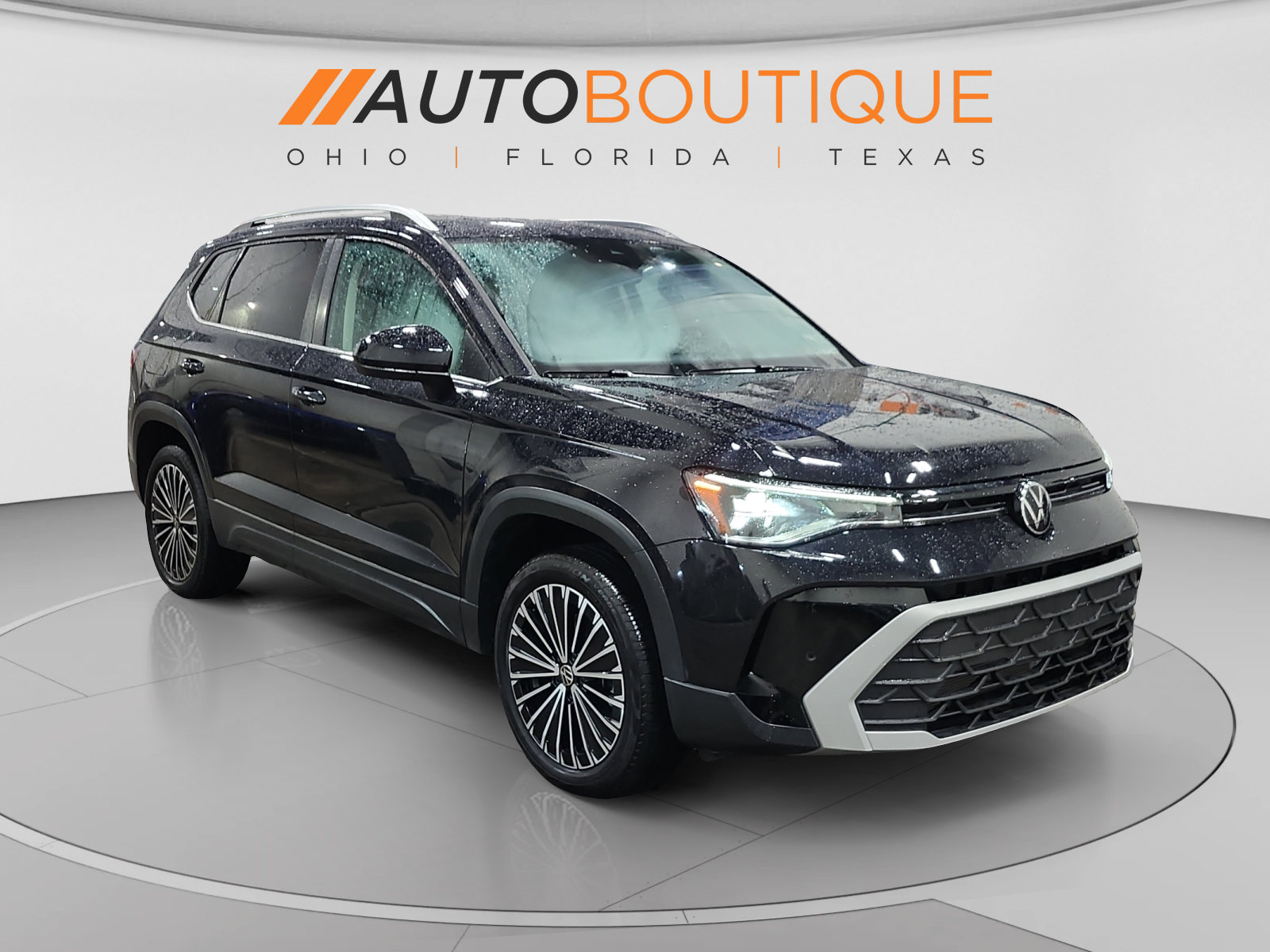 Used 2025 Volkswagen Taos SE w/ Panoramic Sunroof Package FWD image 7