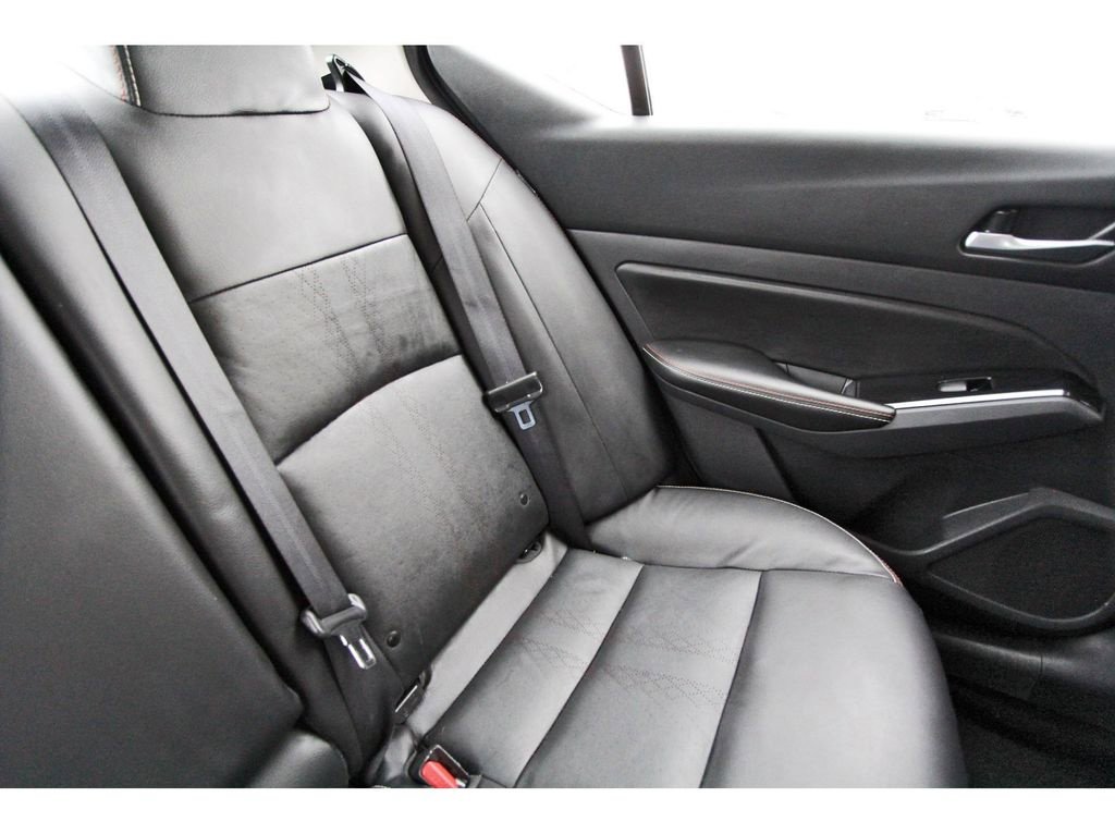 Used 2024 Nissan Altima 2.5 SR w/ SR Premium Package FWD image 12