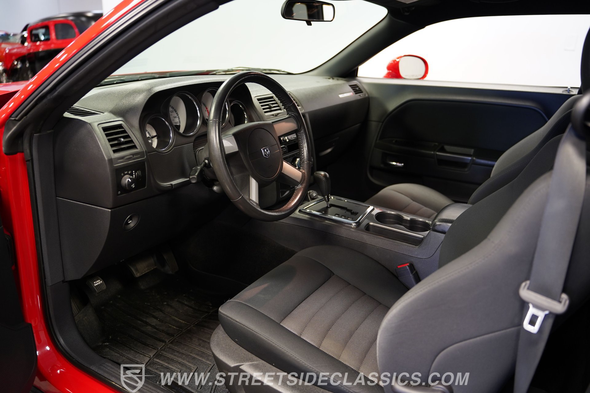 Used 2009 Dodge Challenger R/T RWD image 4