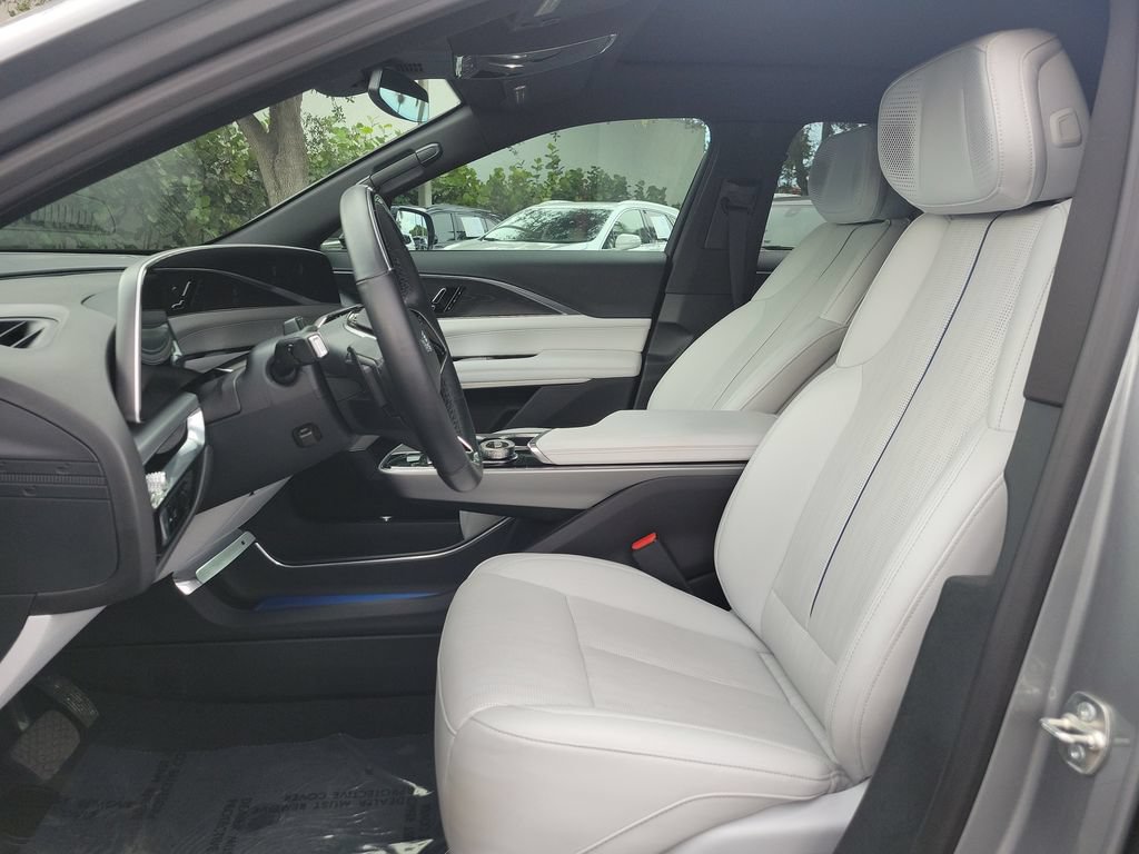 Certified 2024 Cadillac Lyriq Luxury AWD/4WD image 21