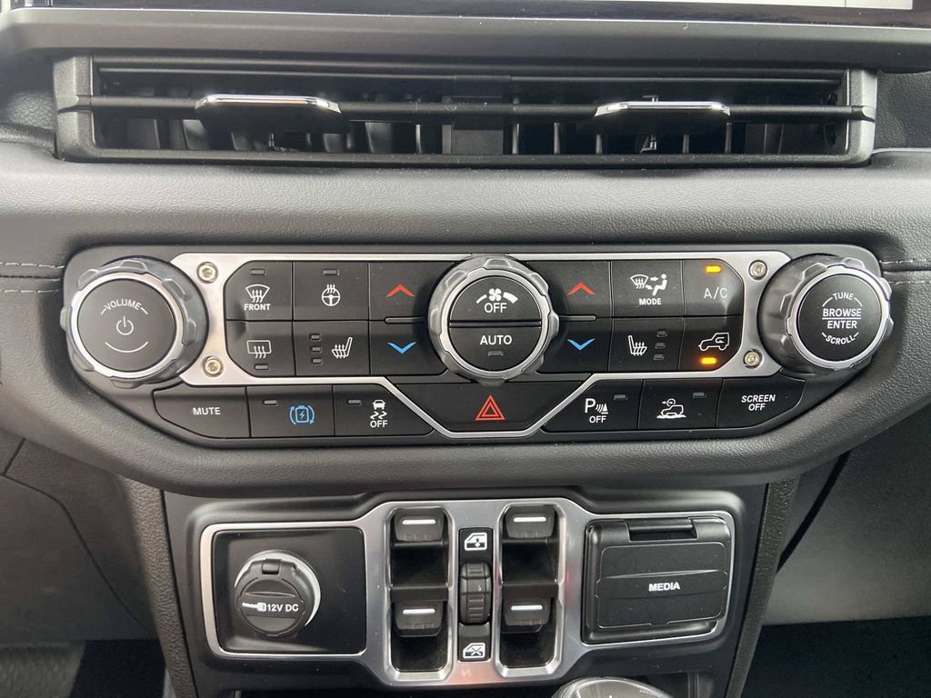 Used 2024 Jeep Wrangler Unlimited Sahara w/ Safety Group AWD/4WD image 39