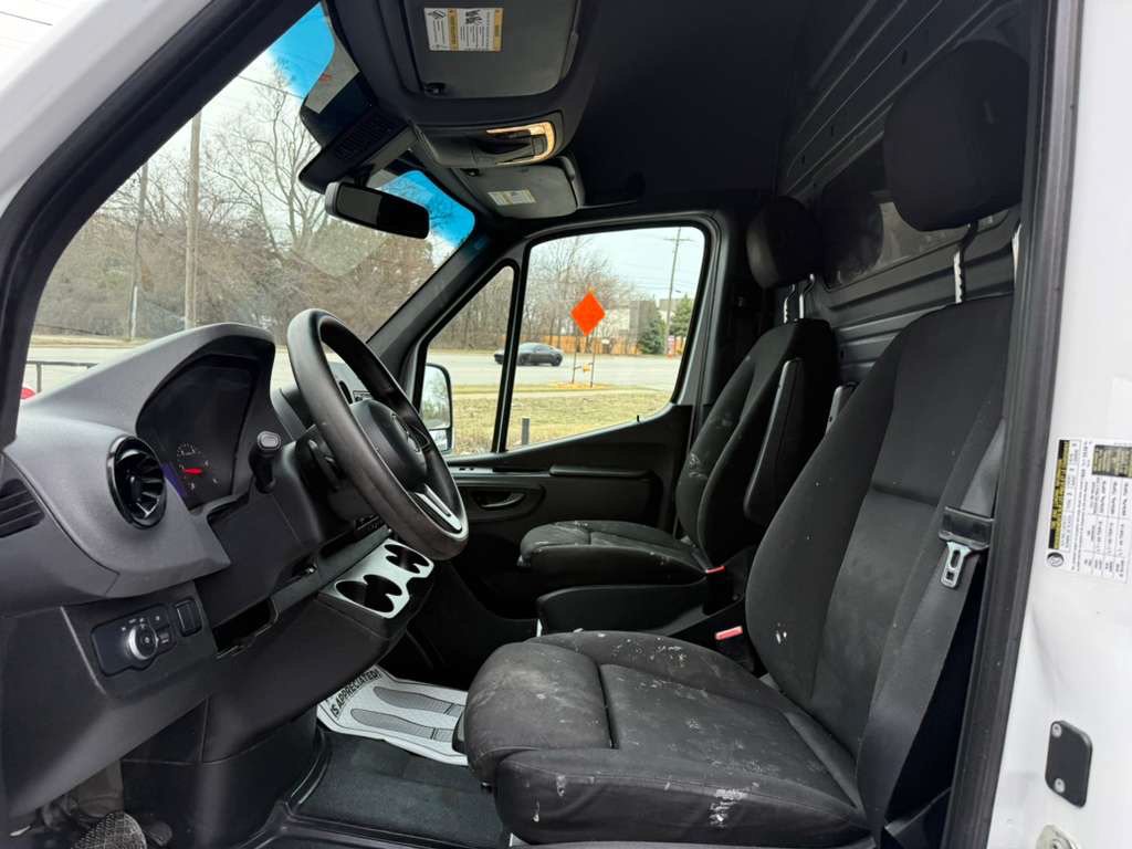 Used 2021 Mercedes-Benz Sprinter 2500 image 16