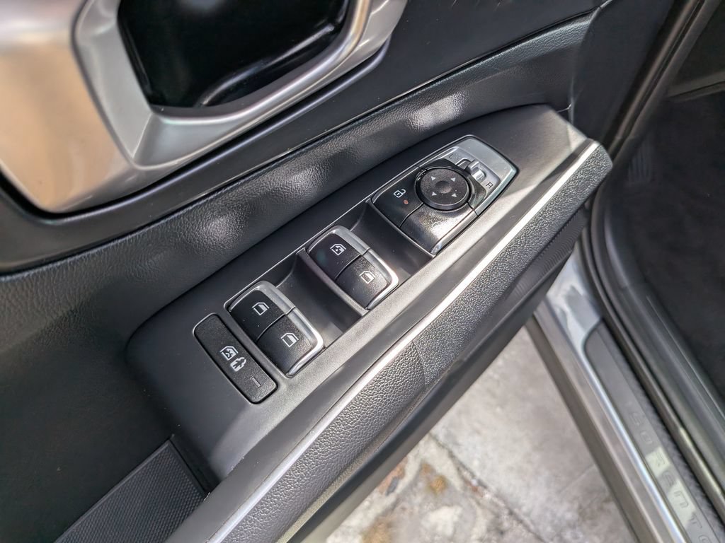 Certified 2025 Kia Sorento S FWD image 20