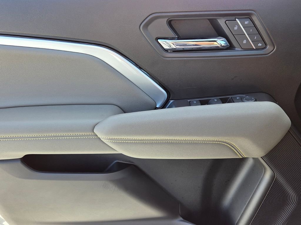 Used 2025 Chevrolet Colorado ZR2 w/ Technology Package image 34