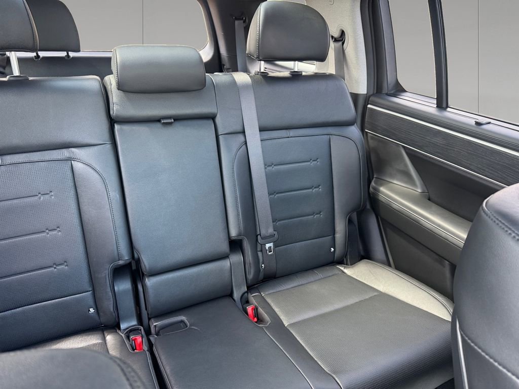 Used 2025 Hyundai Santa Fe Limited image 17