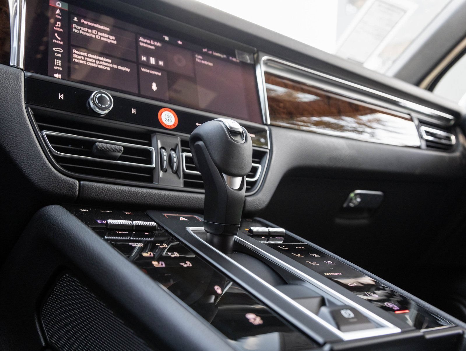 Certified 2026 Porsche Macan S AWD/4WD image 27