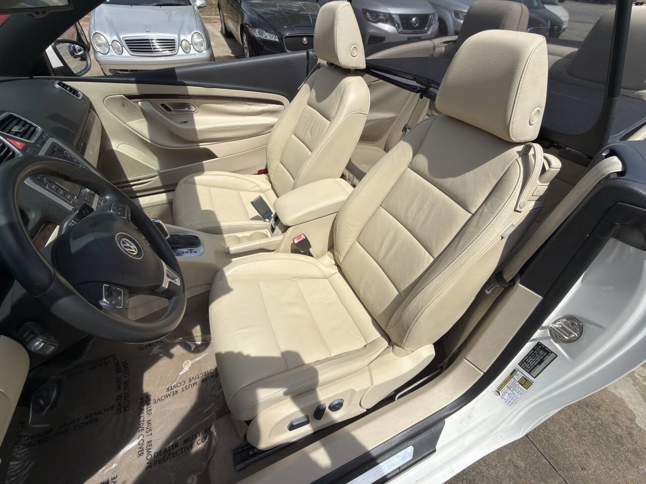 Used 2012 Volkswagen Eos Lux FWD image 18