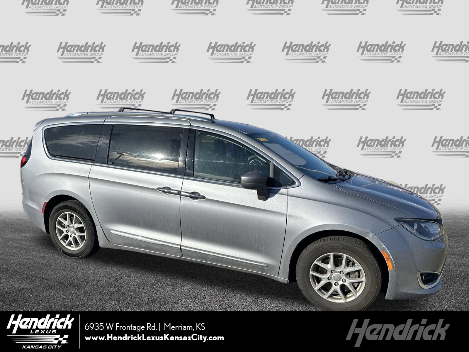 Used 2020 Chrysler Pacifica Touring-L image 1