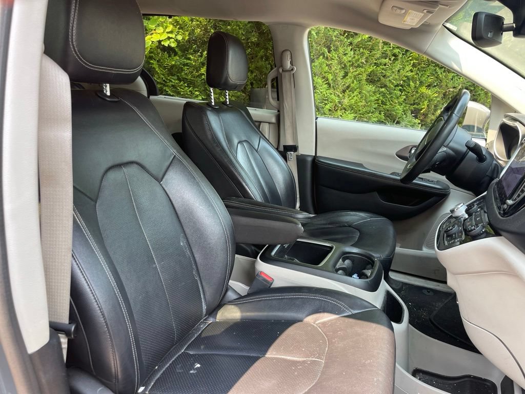 Used 2022 Chrysler Pacifica Touring-L FWD image 27