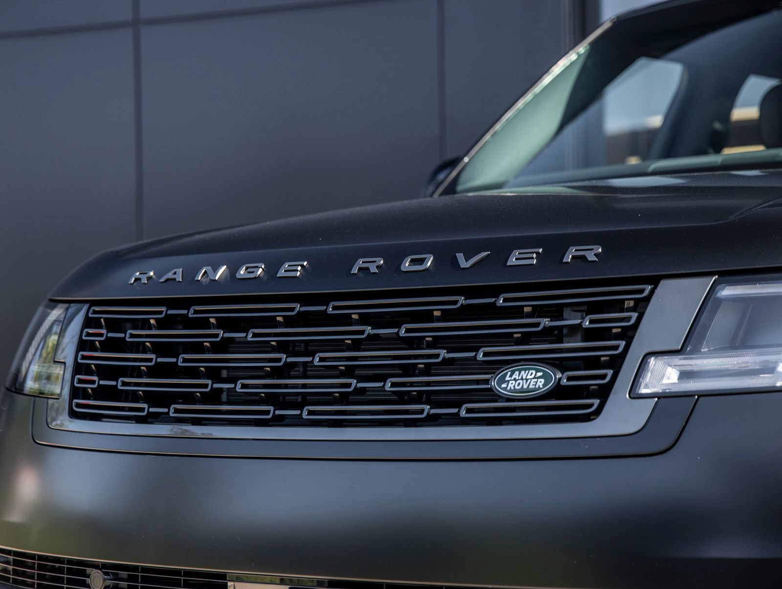 Used 2025 Land Rover Range Rover SE AWD/4WD image 15