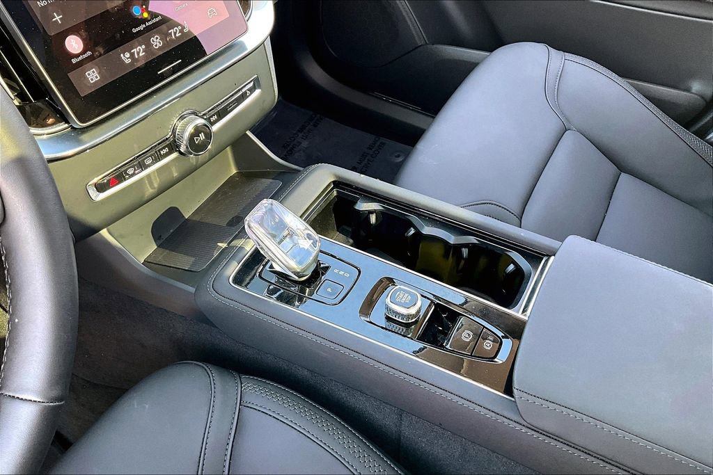 Certified 2025 Volvo XC90 B6 Plus image 18