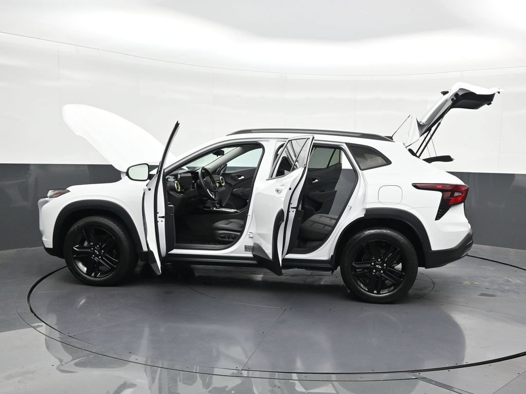 Used 2024 Chevrolet Trax ACTIV w/ Sunroof Package FWD image 34