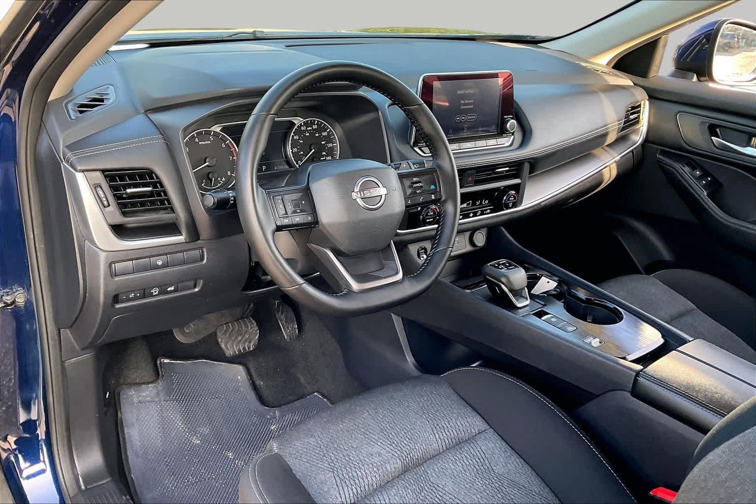 Used 2025 Nissan Rogue SV FWD image 17