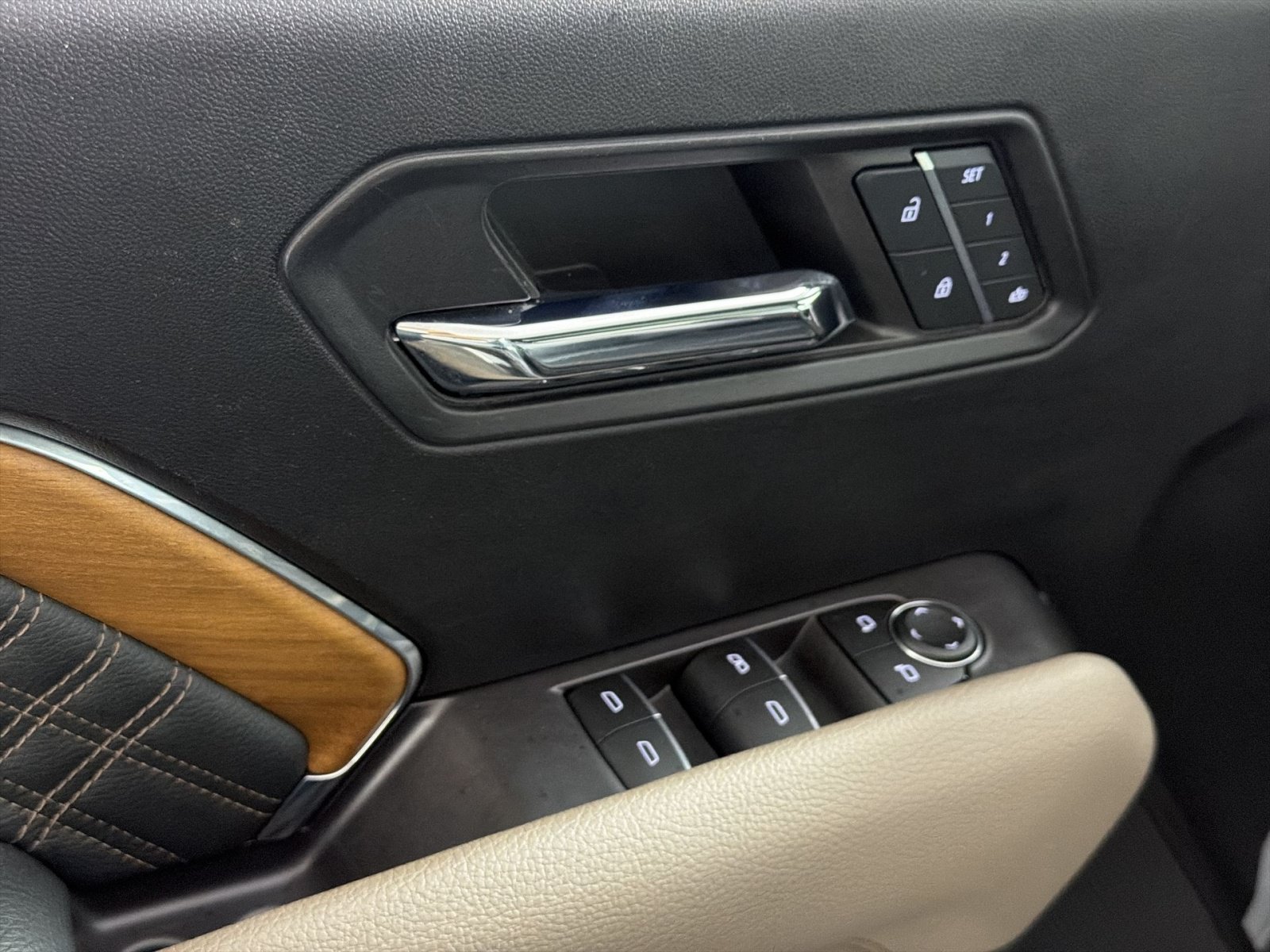 Used 2024 GMC Canyon Denali AWD/4WD image 15