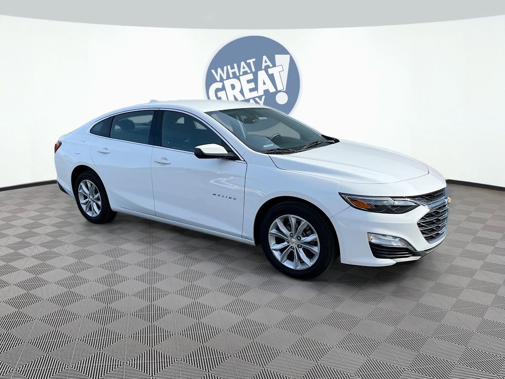 Used 2025 Chevrolet Malibu LT FWD image 3