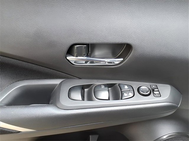 Used 2021 Nissan Kicks SV image 11