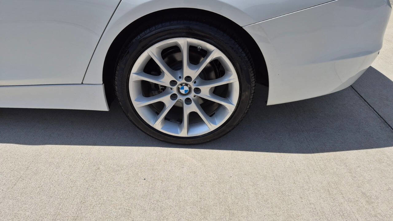 Used 2015 BMW 320i Sedan RWD image 17