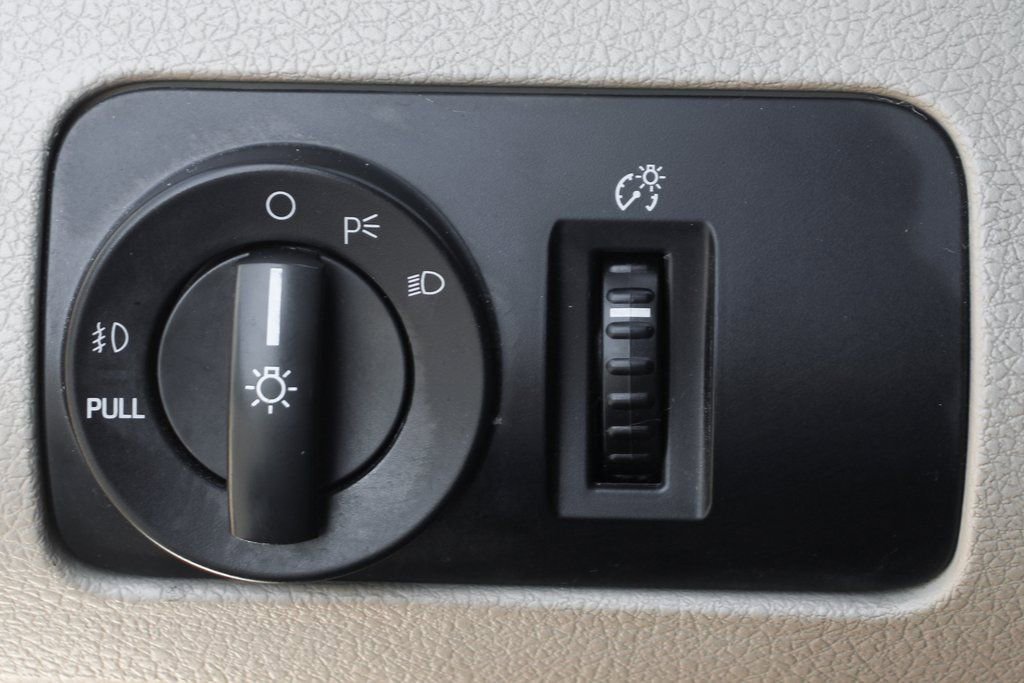 Used 2006 Ford Mustang Premium image 22