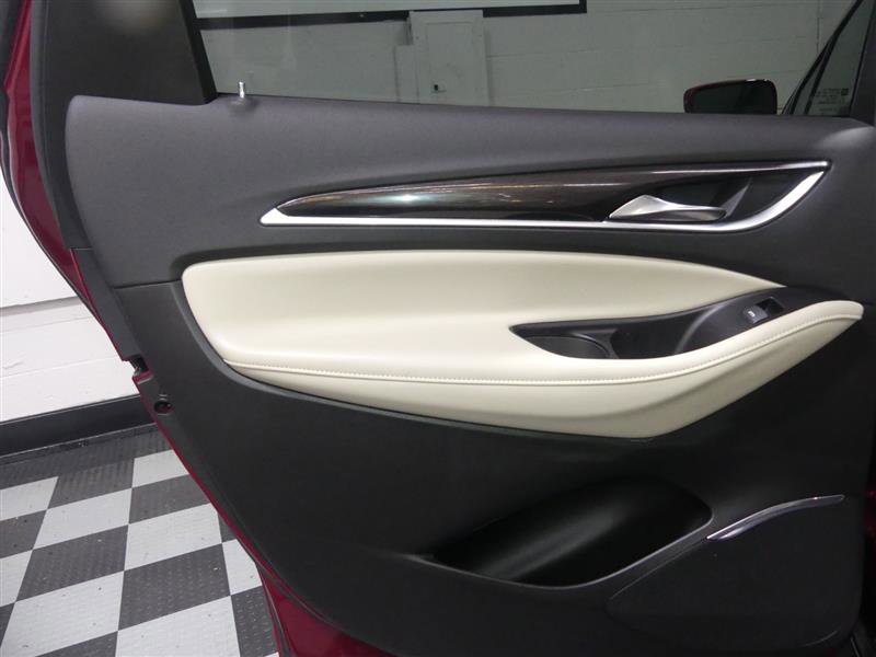 Used 2020 Buick Enclave Essence image 24