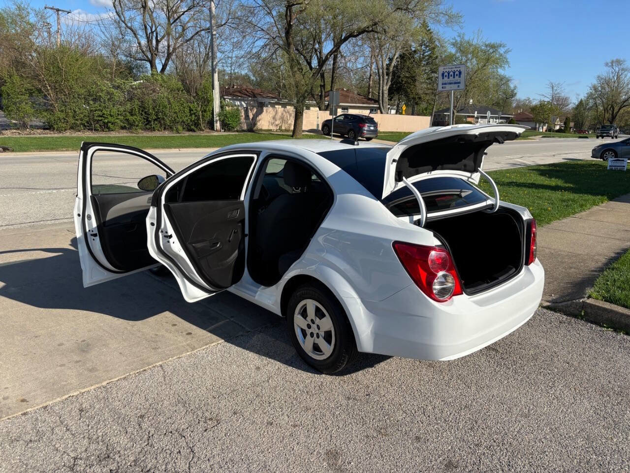 Used 2015 Chevrolet Sonic LS image 3