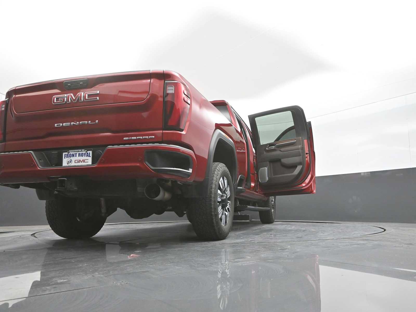 Used 2024 GMC Sierra 2500 Denali w/ Technology Package AWD/4WD image 45