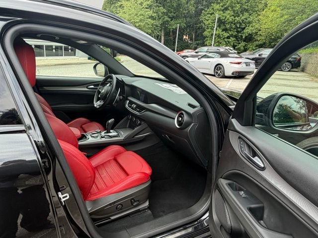 Used 2024 Alfa Romeo Stelvio Veloce AWD/4WD image 39
