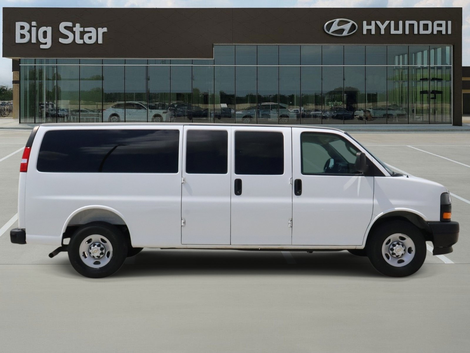 Used 2025 Chevrolet Express 3500 LS RWD image 5