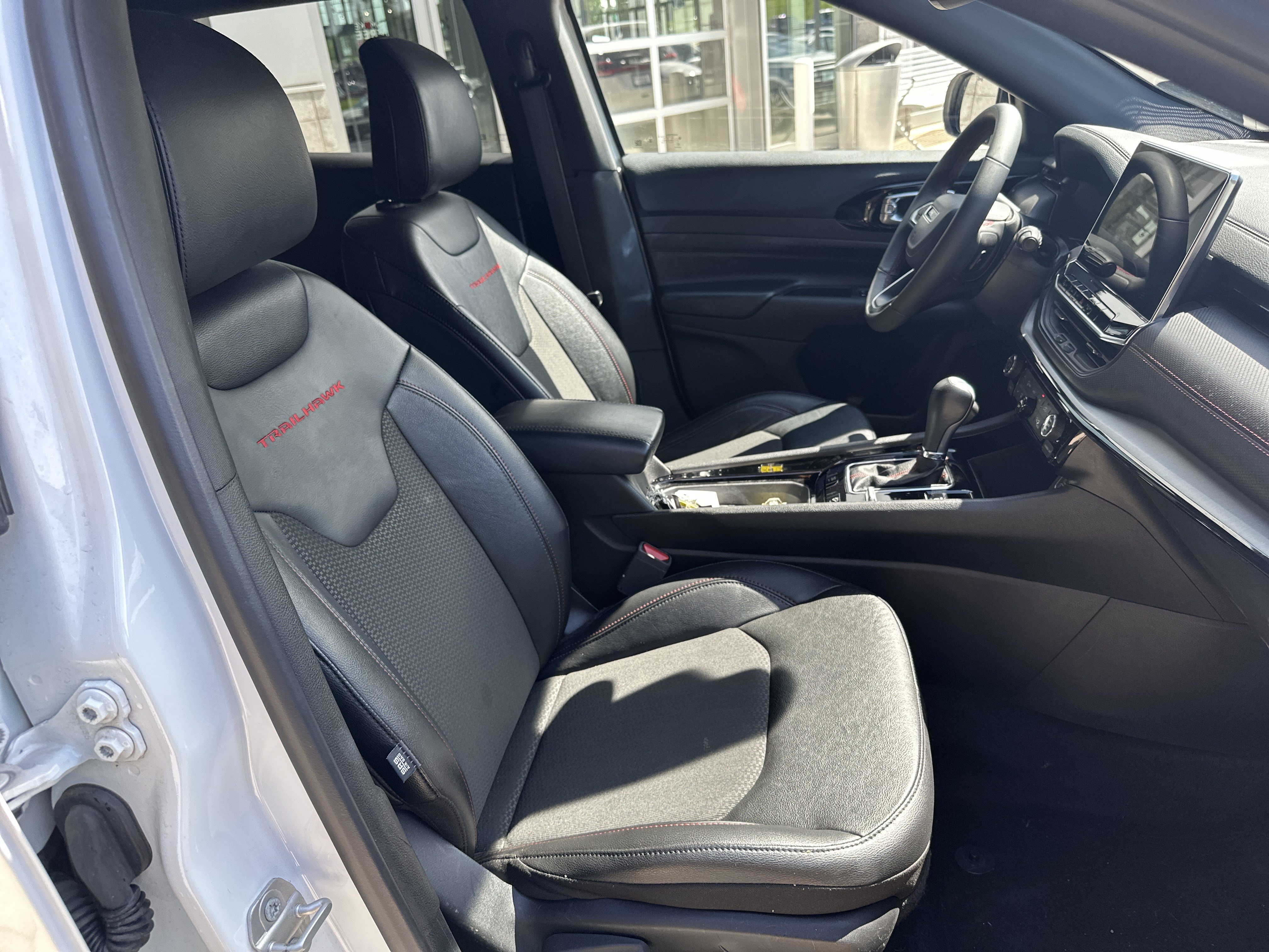 Used 2025 Jeep Compass Trailhawk AWD/4WD image 31