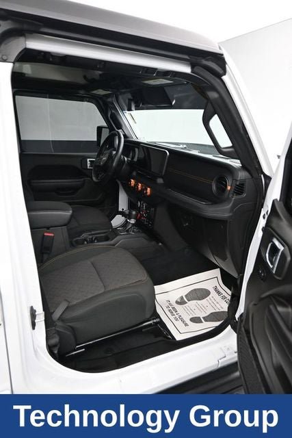Used 2024 Jeep Gladiator Mojave w/ Technology Group AWD/4WD image 15