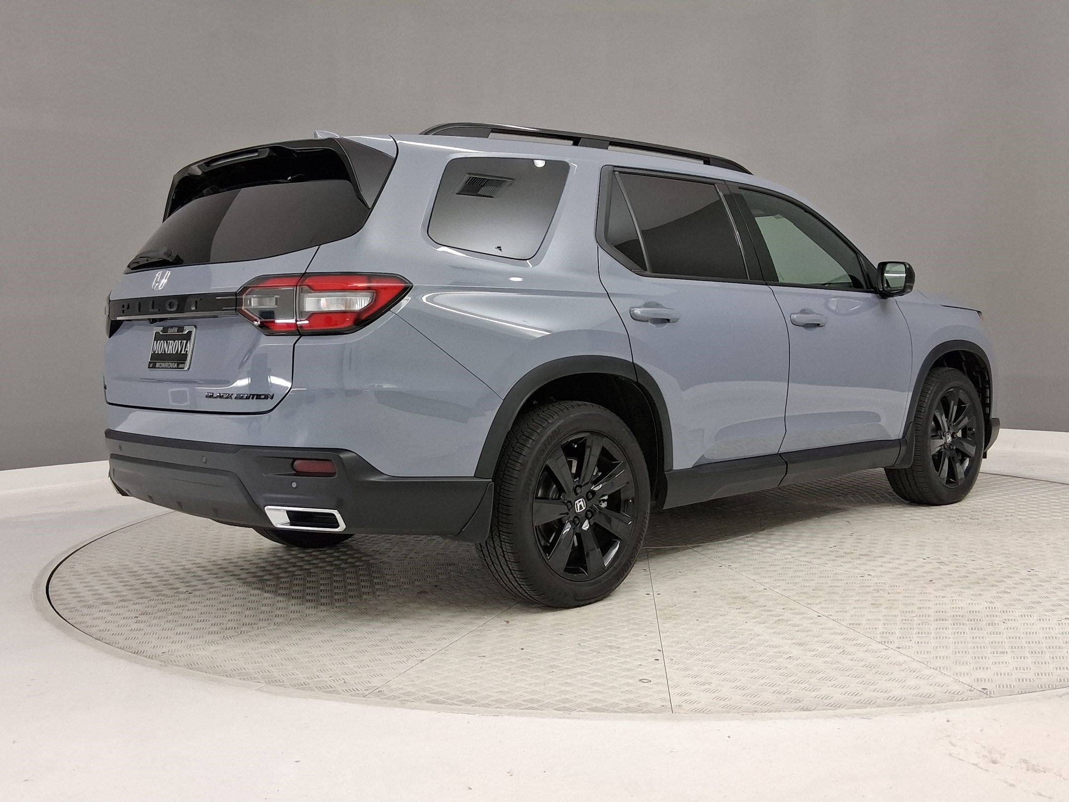 Used 2025 Honda Pilot Black Edition image 7
