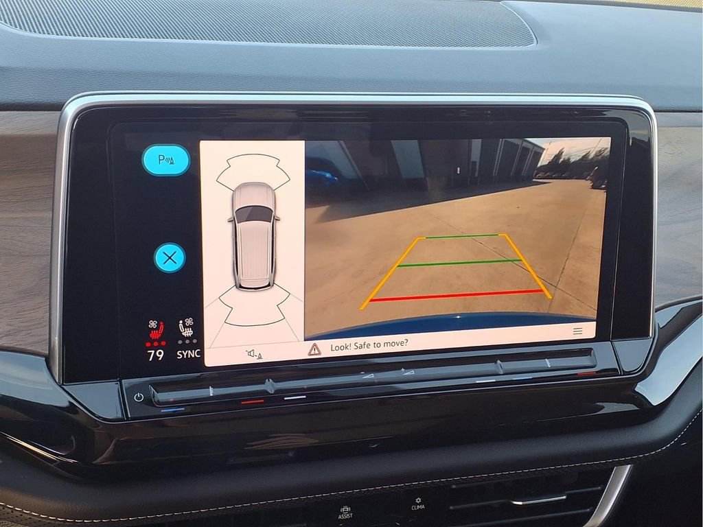 Used 2025 Volkswagen Atlas SE image 4