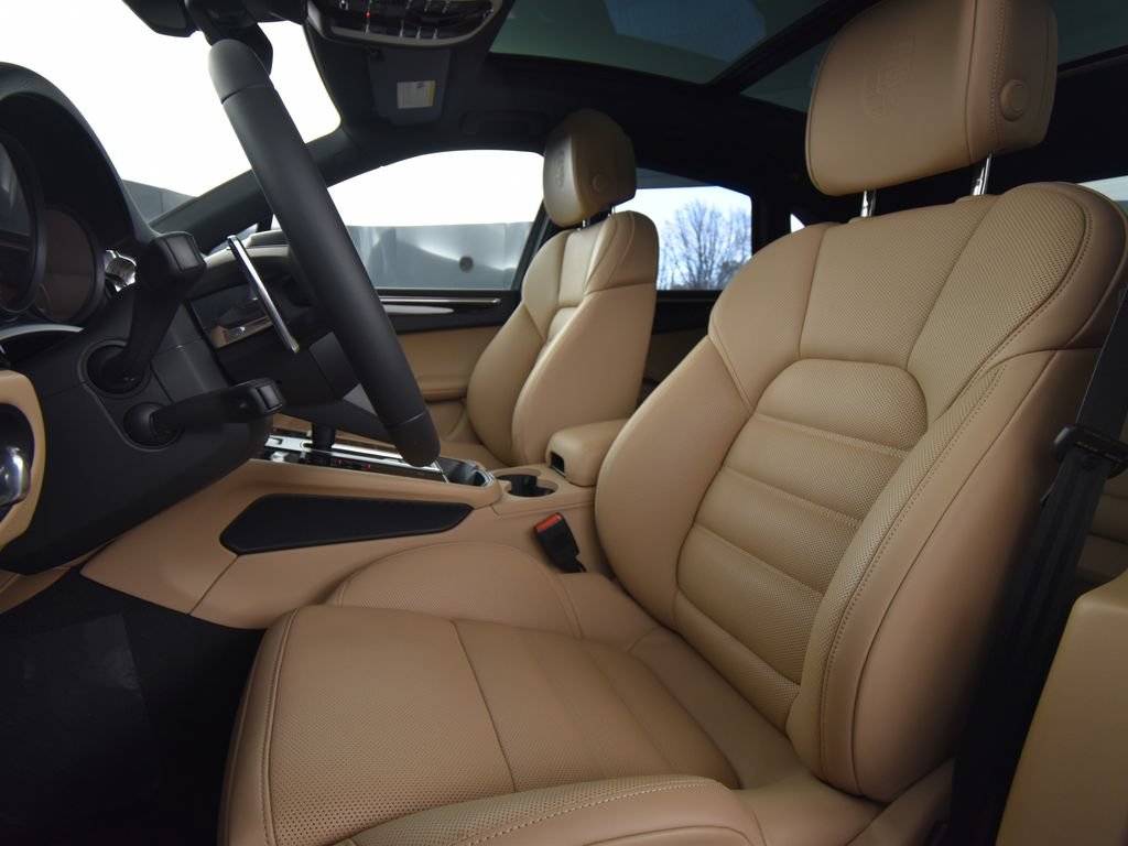 Used 2026 Porsche Macan AWD/4WD image 5