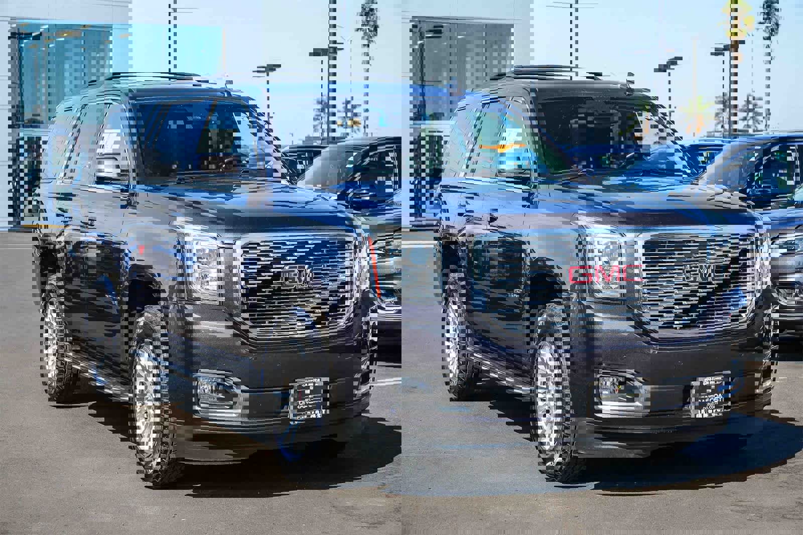 Used 2018 GMC Yukon SLT w/ HD Trailering Package image 3