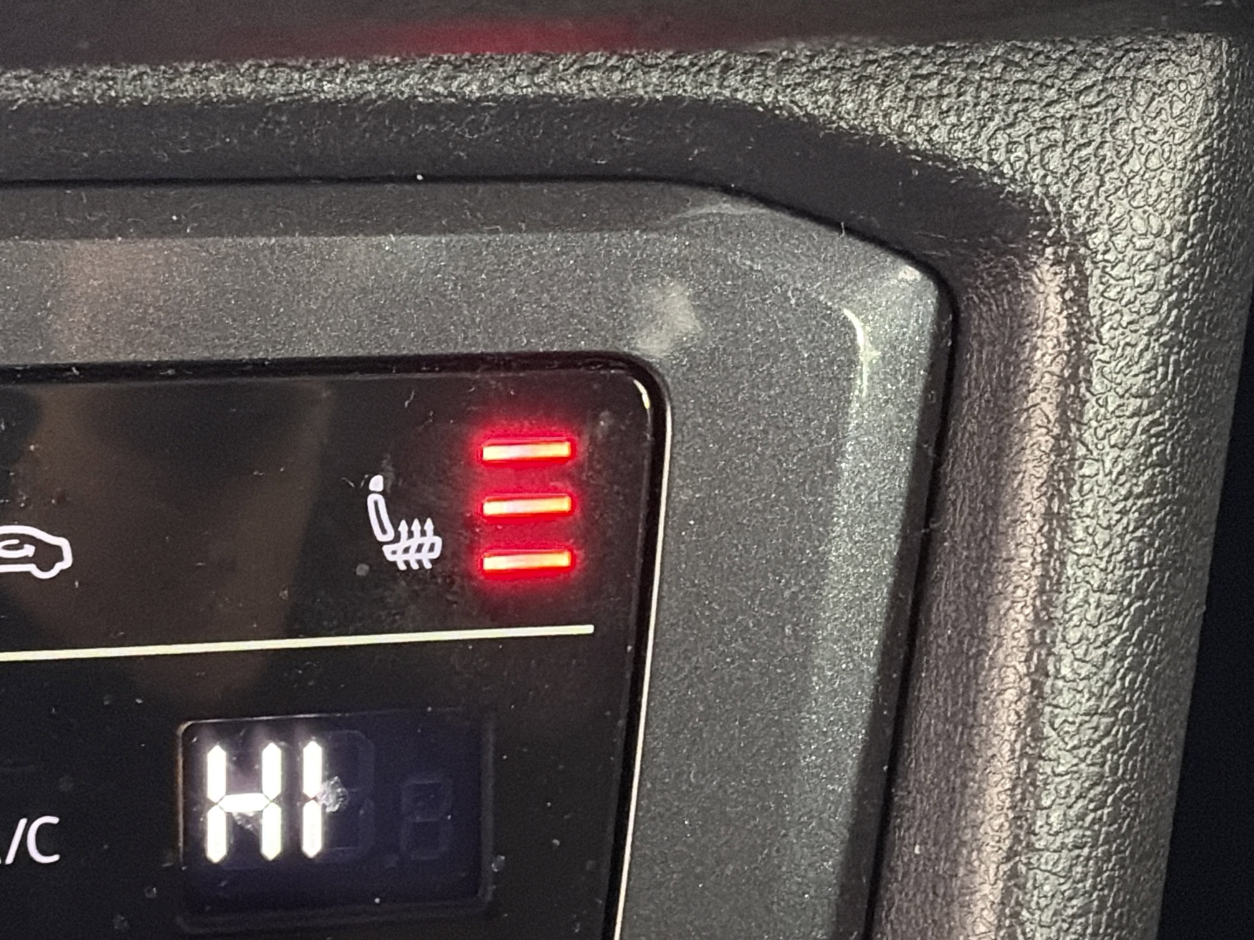 Used 2022 Volkswagen Tiguan SE image 23